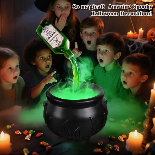 Dekoracje na Halloween do wnętrz – kocioł czarownicy z magicznymi pływającymi butelkami eliksiru i wytwornicą mgły