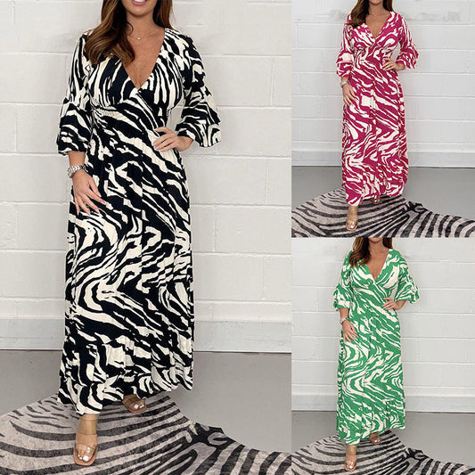 Wysokiej jakości sukienka w zebrę z dekoltem V i rękawami siedem czwartych