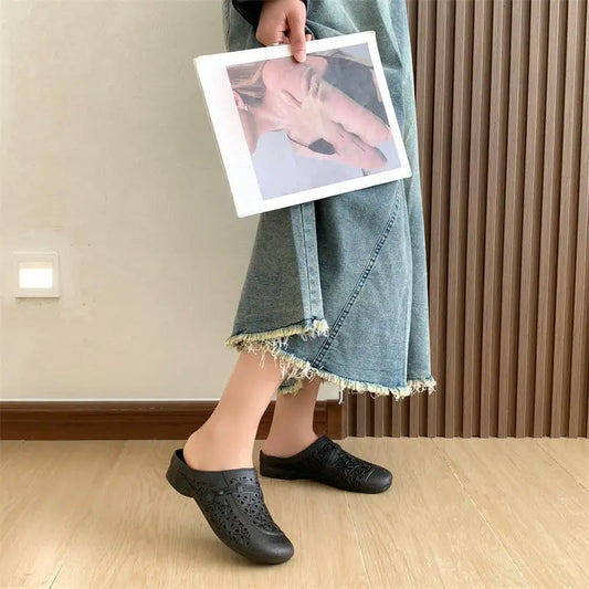 Eleganckie kapcie z okrągłym noskiem w stylu vintage