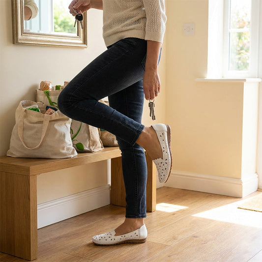 Damskie płaskie mokasyny z kwiatowym wzorem i wycięciami, zapewniające przewiewność