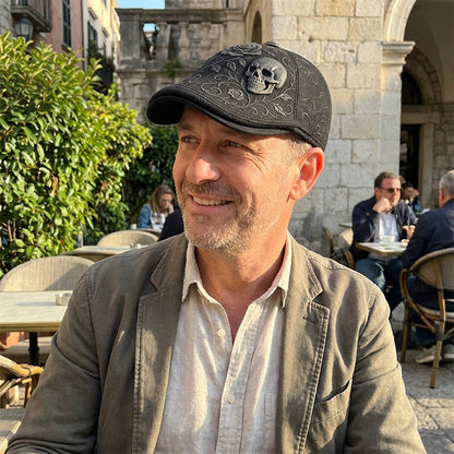 Kaszkiet z Motywem Czaszki i Cierni